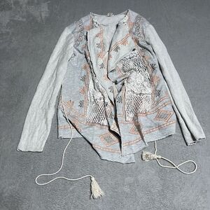 BKE Gimmicks Sweater Womens Medium Floral Crochet Lace‎ Fringe Boho Open Front